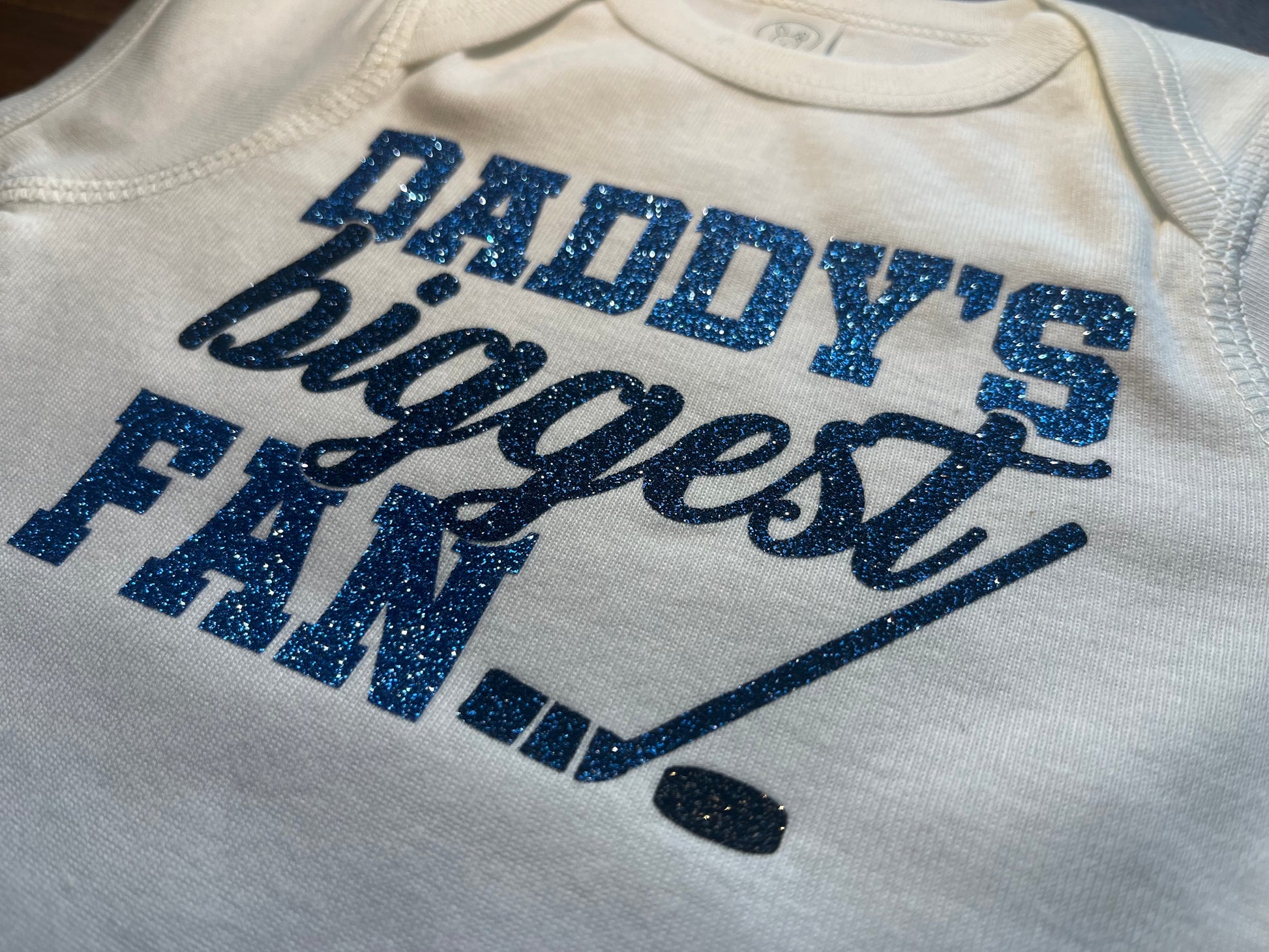 glitter daddy’s biggest fan hockey baby bodysuit / toddler shirt